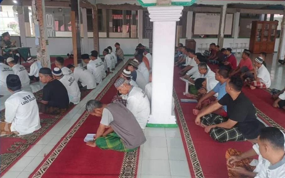 Perkuat Keimanan dan Pemahaman Fikih, 80 WBP Lapas Kelas IIB Solok Ikuti Pengajian di Masjid Al-Maghfirah
