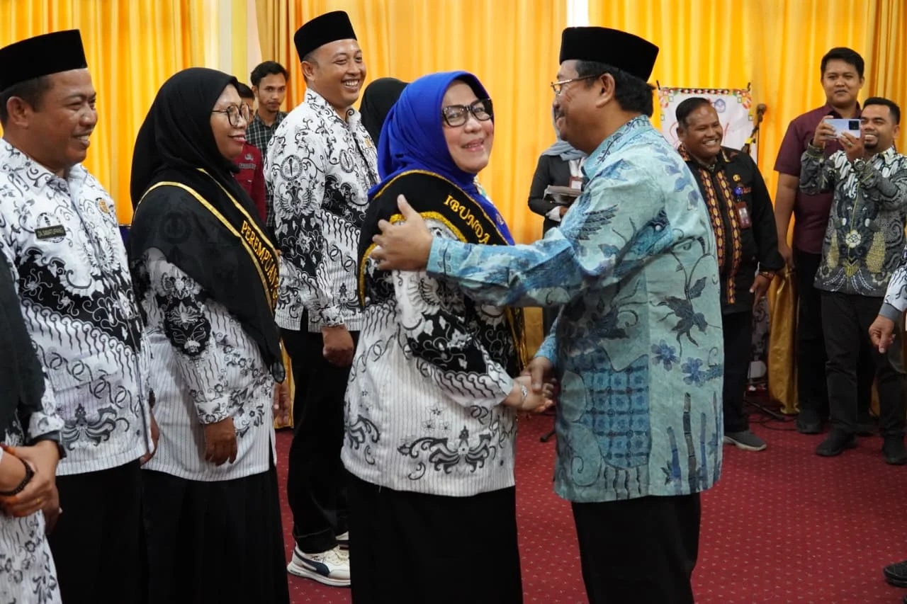 Profesor Dr KH Suran Nasomal Penjab Timpas Sambut Hangat*PGRI Aceh Singkil Memulai Babak Baru, Bupati Ajak Perkuat Kolaborasi Membangun Pendidikan Berkualitas*