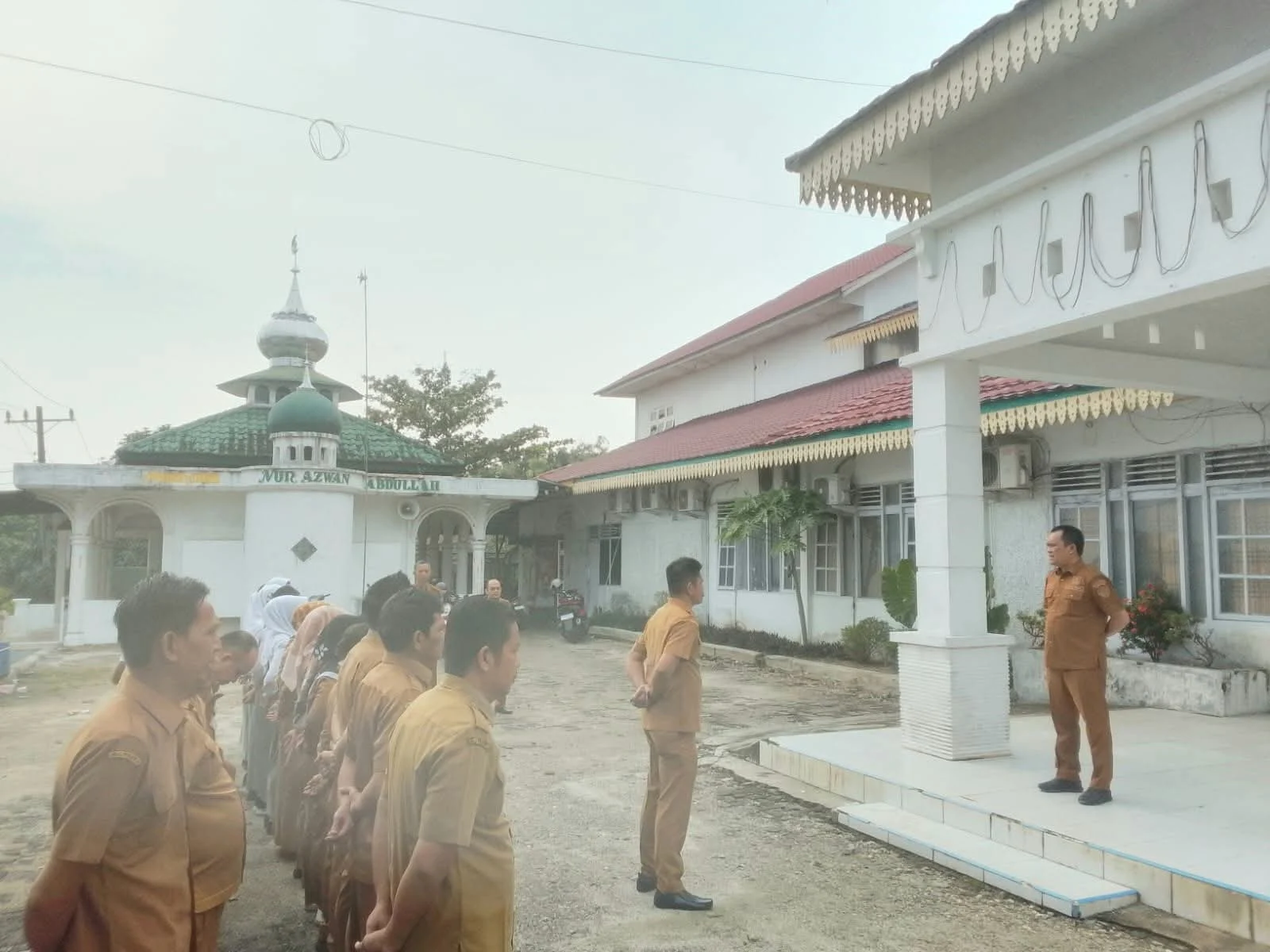 Kepala Dinas Pendidikan  Labuhanbatu  Abdi Jaya Pohan SH, Pada Apel Pagi Tekankan Disiplin ASN.

