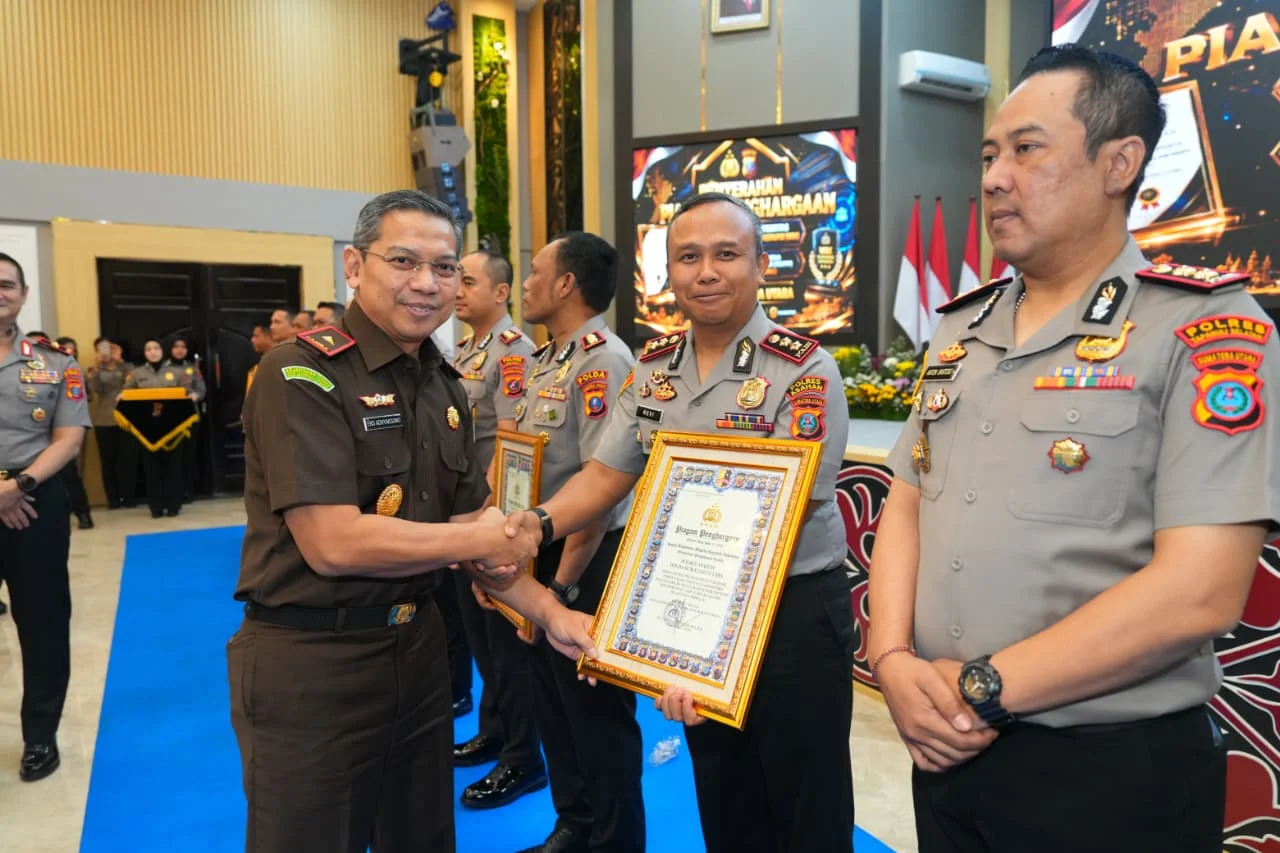 Kapolres Asahan Terima Piagam Penghargaan Pelayanan Prima (A) dari Kapolri
