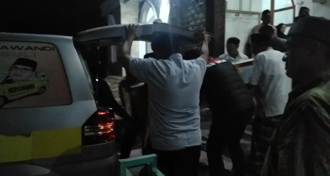 Polres Bangka Barat Kawal Jenazah Warga dari Cirebon hingga Pemakaman