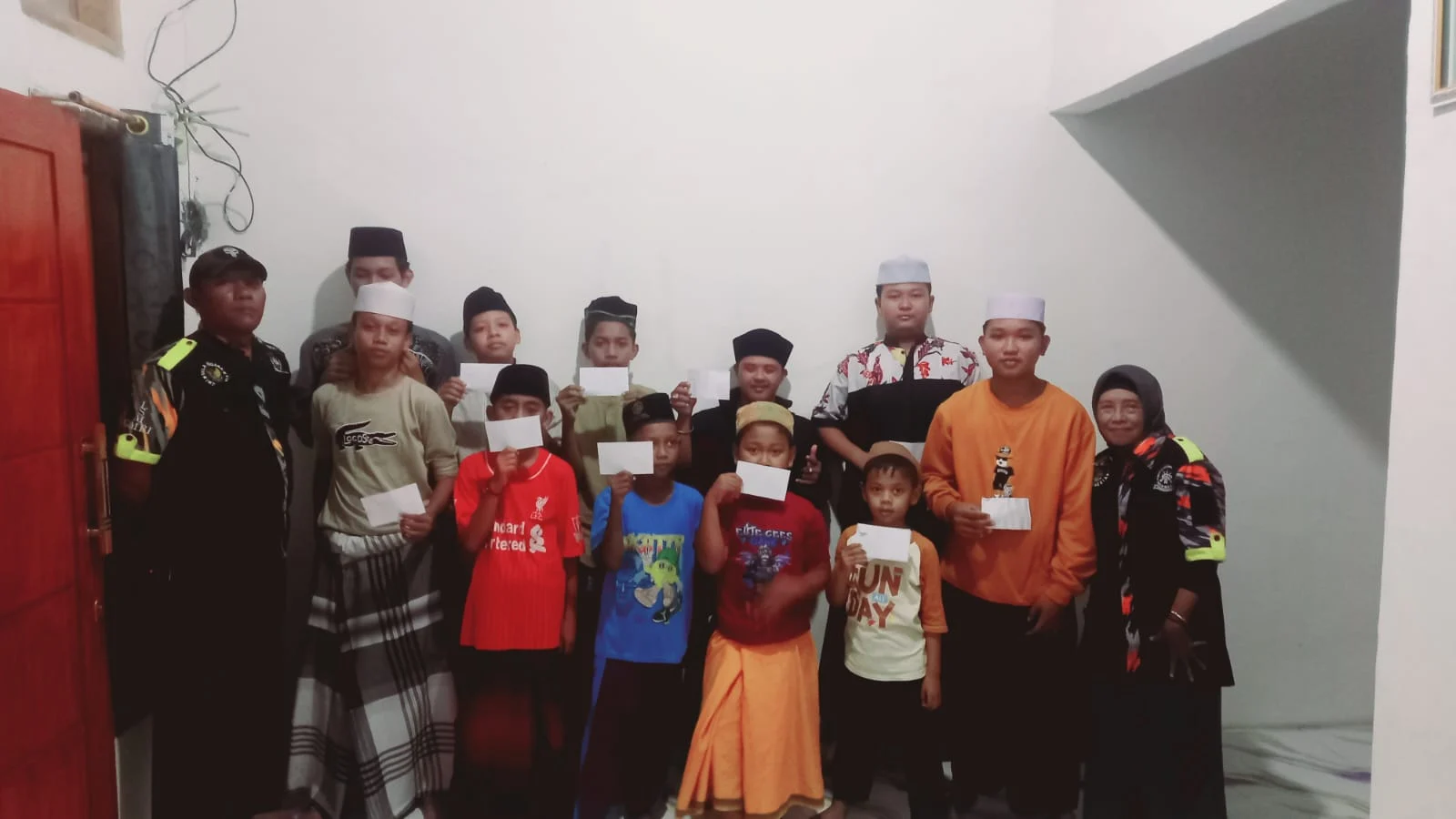 LSM GMBI Distrik Gresik Gathering goes to tuban wisata religi goa ngerong yang diadakan bersama anak-anak yatim dhuafa 