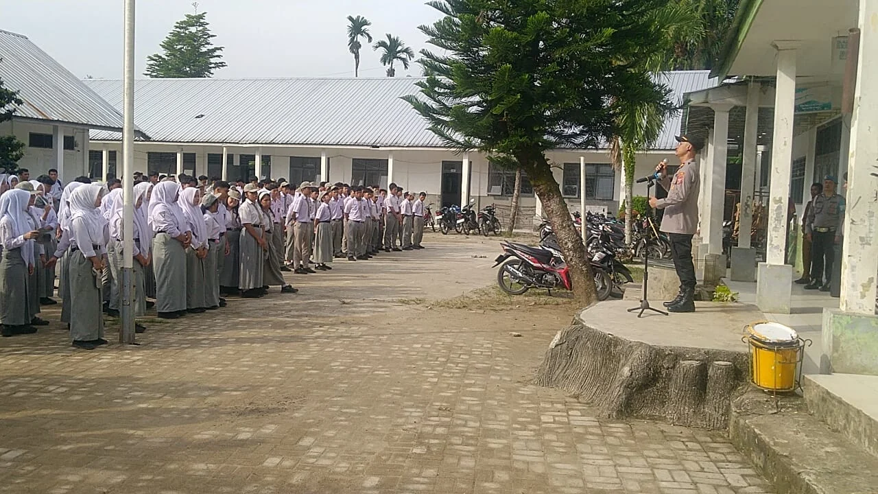 Polsek Sipispis Tingkatkan Kesadaran Pelajar Melalui Penertiban dan Edukasi di Sekolah