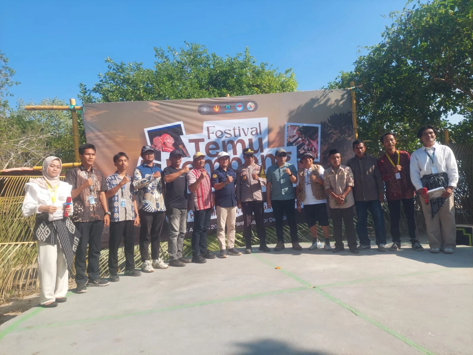 Kapolres Donggala, Melalui Kapolsek Balaesang Iptu Ramto Lapolaka, Hadiri Giat Festival Temu Lempeng 2026. Oleh KKN UGM Berkolaborasi Dengan KKN Untad Palu Di Pantai Desa Siweli, Kec. Balaesang
