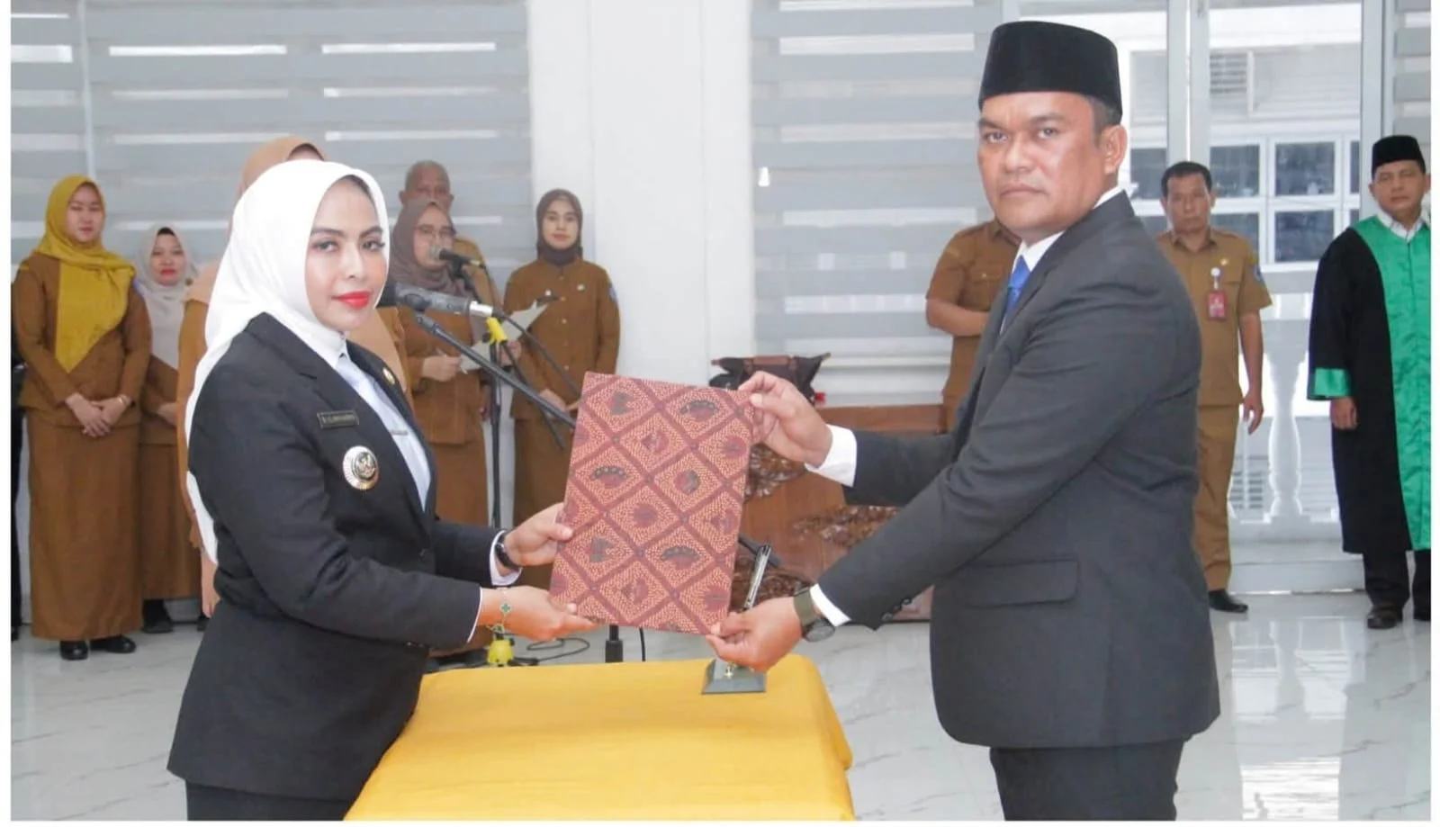 Bupati Labuhanbatu dr Hj Maya Hasmita Lantik Abdi Jaya Pohan S.H Jadi Pj Sekdakab. 