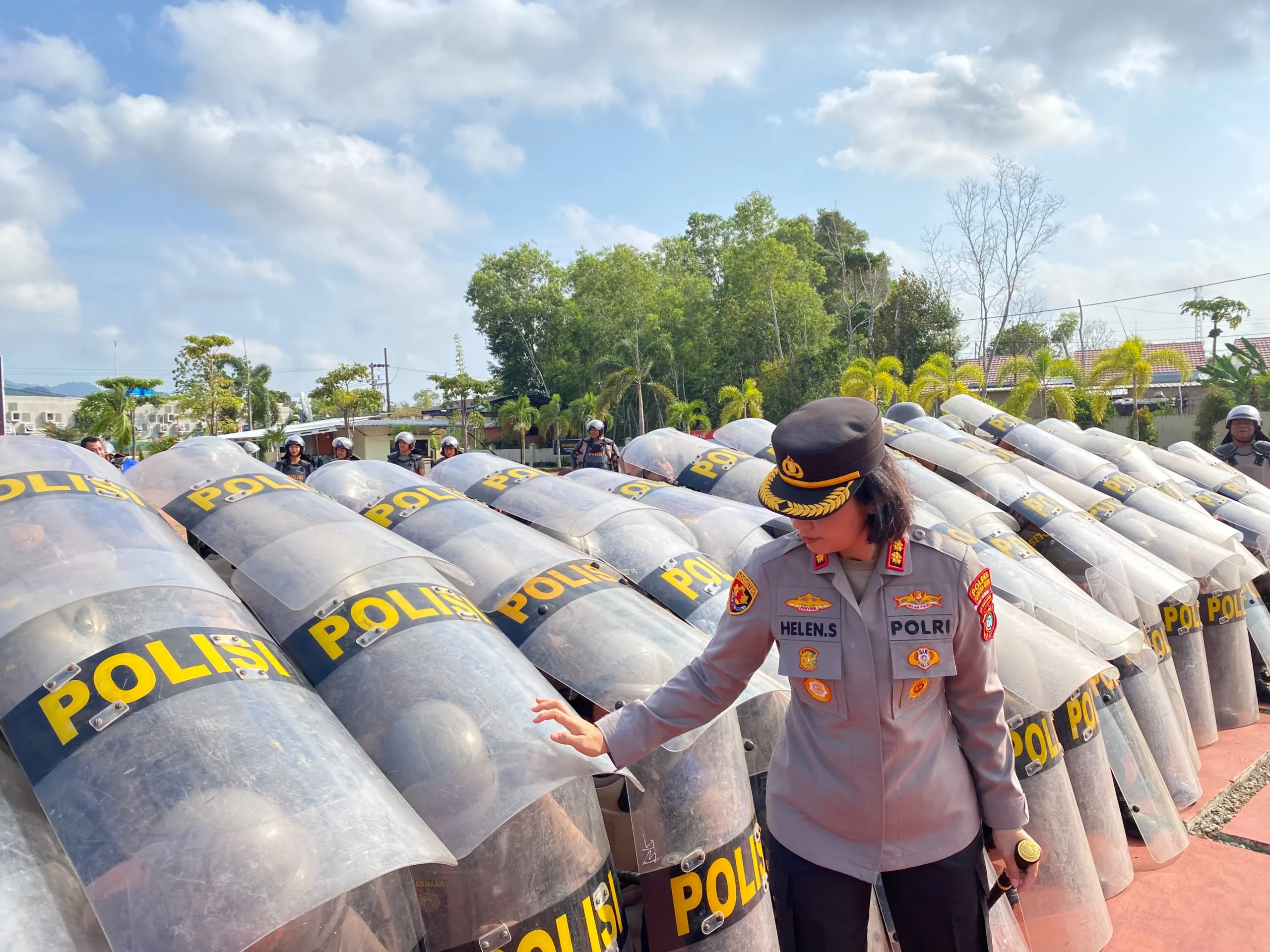 Latih Dalmas Hadapi Unjuk Rasa, Kapolres Bangka Barat Ingatkan Personel Tetap Humanis