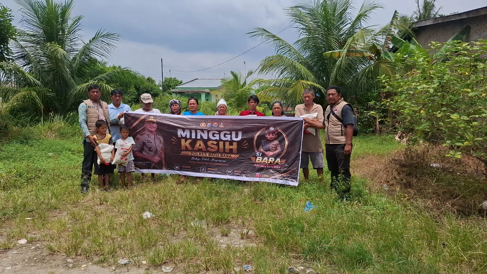 Satresnarkoba Polres Batu Bara  Menggelar Minggu Kasih Di Lingkumgan  IV Kelurahan Lima Puluh Kota , Kabupaten Batu Bara 