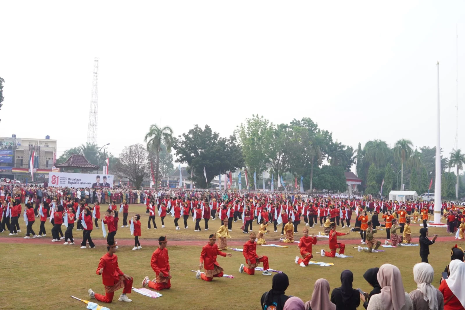 Tari Massal “Harmony Nusantara” Meriahkan HUT Ke-81 RI di OKI
