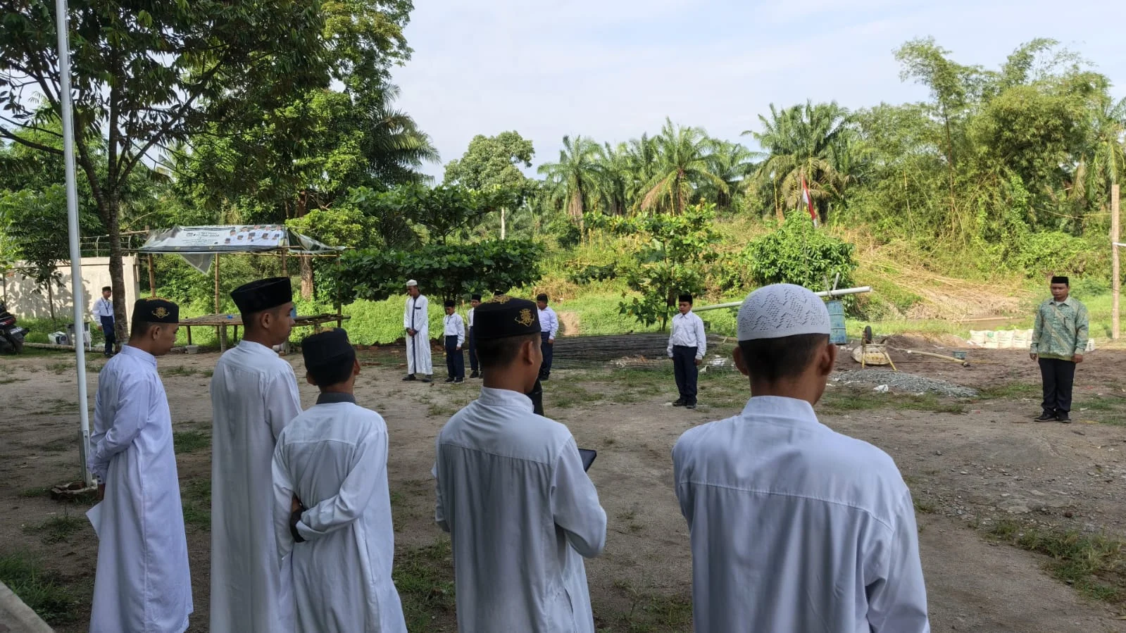 Pondok Pesantren Dar Abdullah Gelar Upacara Perdana HUT Kemerdekaan RI ke-81