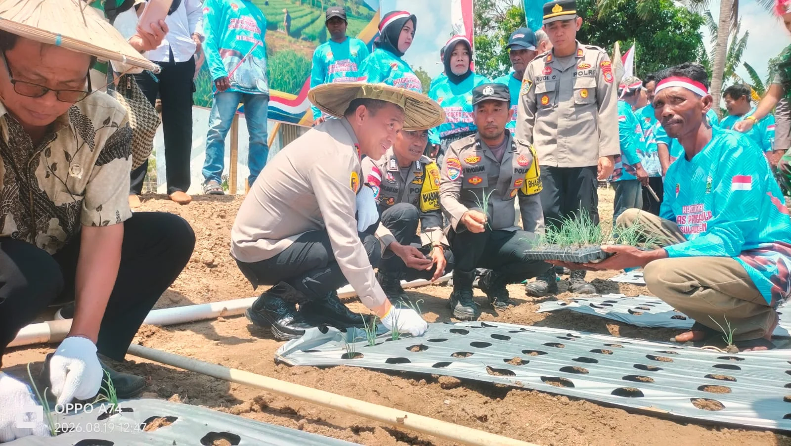 *Dukung Swasembada Bawang Putih, Kapolda Sulteng Hadiri Penanaman dan Beri Bantuan Alsintan di Sigi*
