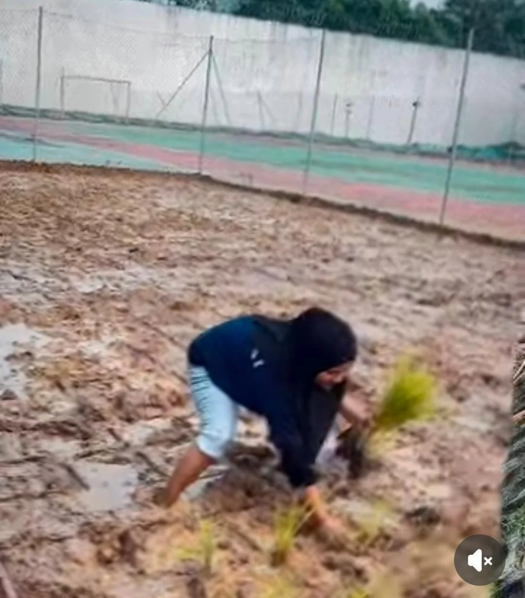 Dari Lahan Bimbingan Kerja, Warga Binaan Lapas Solok Mulai Tanam Padi Perdana