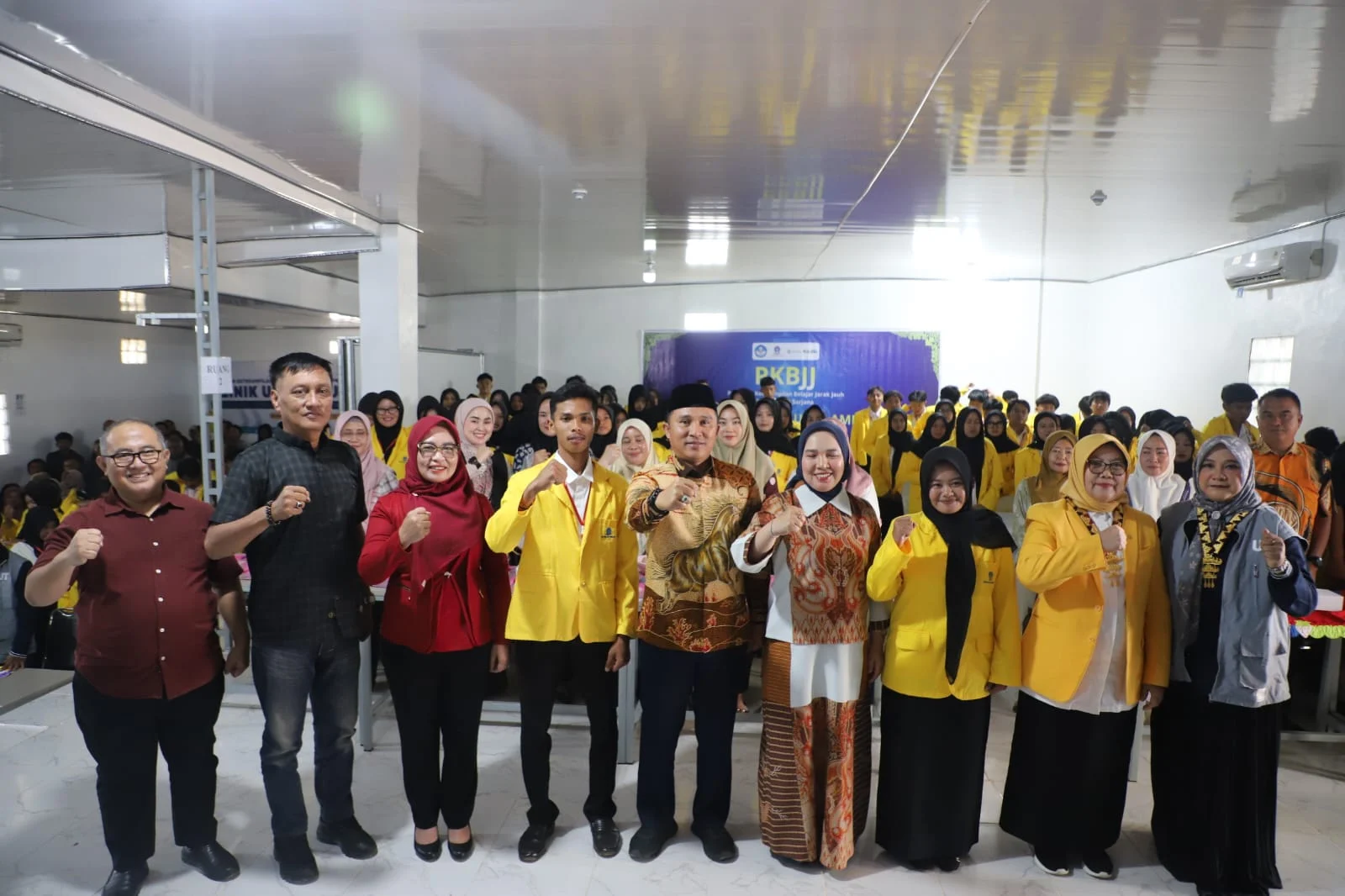 Lewat Beasiswa UT, Bupati Lampung Barat Parosil Mabsus l Dorong Peningkatan SDM Lampung Barat.