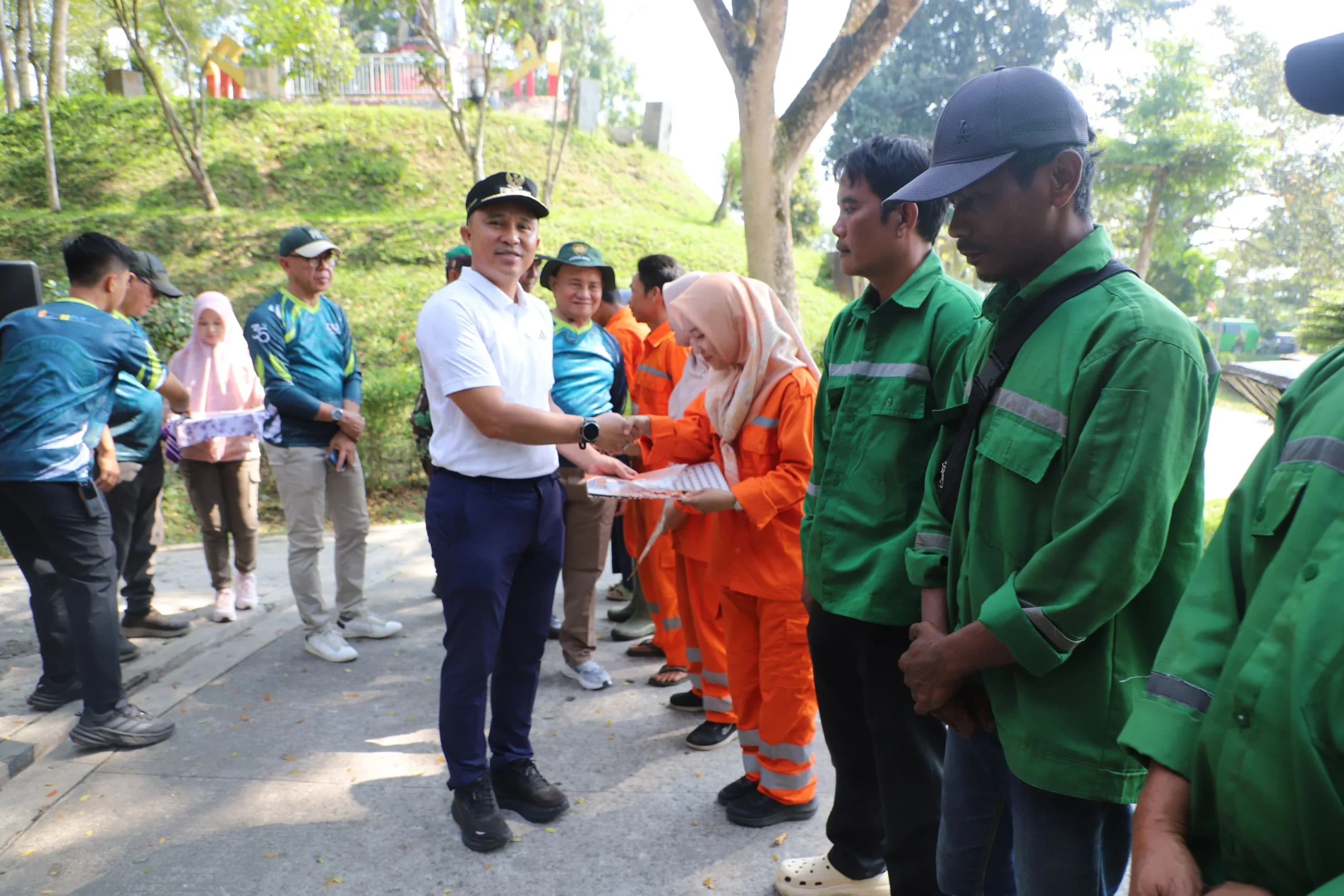 Bupati Lampung Barat Canangkan Gerakan Asri, Gotong Royong Digelar Serentak Hingga ke Pekon.