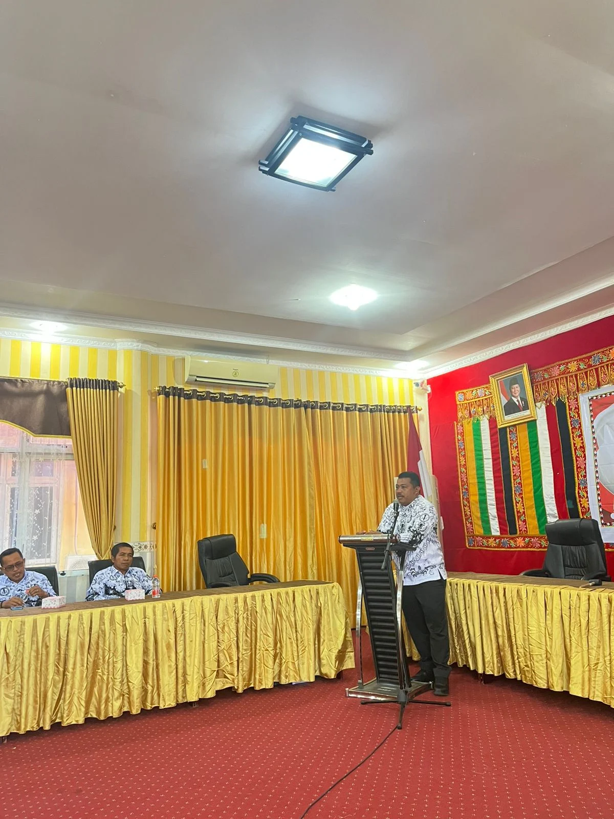 Profesor Sutan Nasomal Dalam Konferensi Kerja Tekankan Kesejahteraan Guru Aceh Singkil Selaku Dewan Pakar PGRI Aceh Singkil!!                       