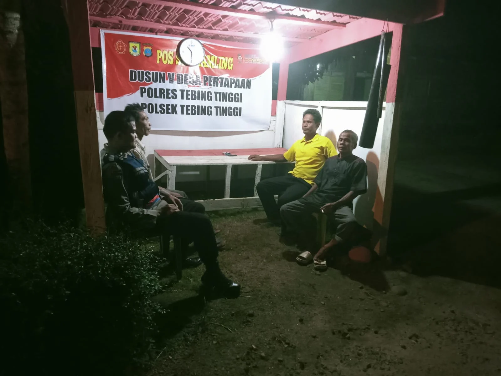Sambangi Pos Kamling Sekata, Polsek Tebing Tinggi Imbau Petugas Jaga Malam
