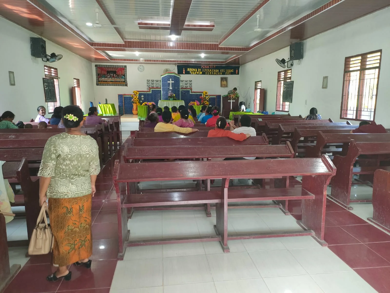 Polres Batu Bara Amankan Ibadah Minggu di Sejumlah Gereja, Pastikan Berjalan Aman dan Kondusif
