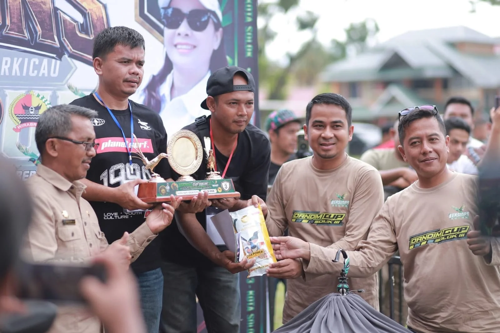 Wako Solok Hadiri Festival dan Lomba Burung Berkicau Dandim Cup Solok 3