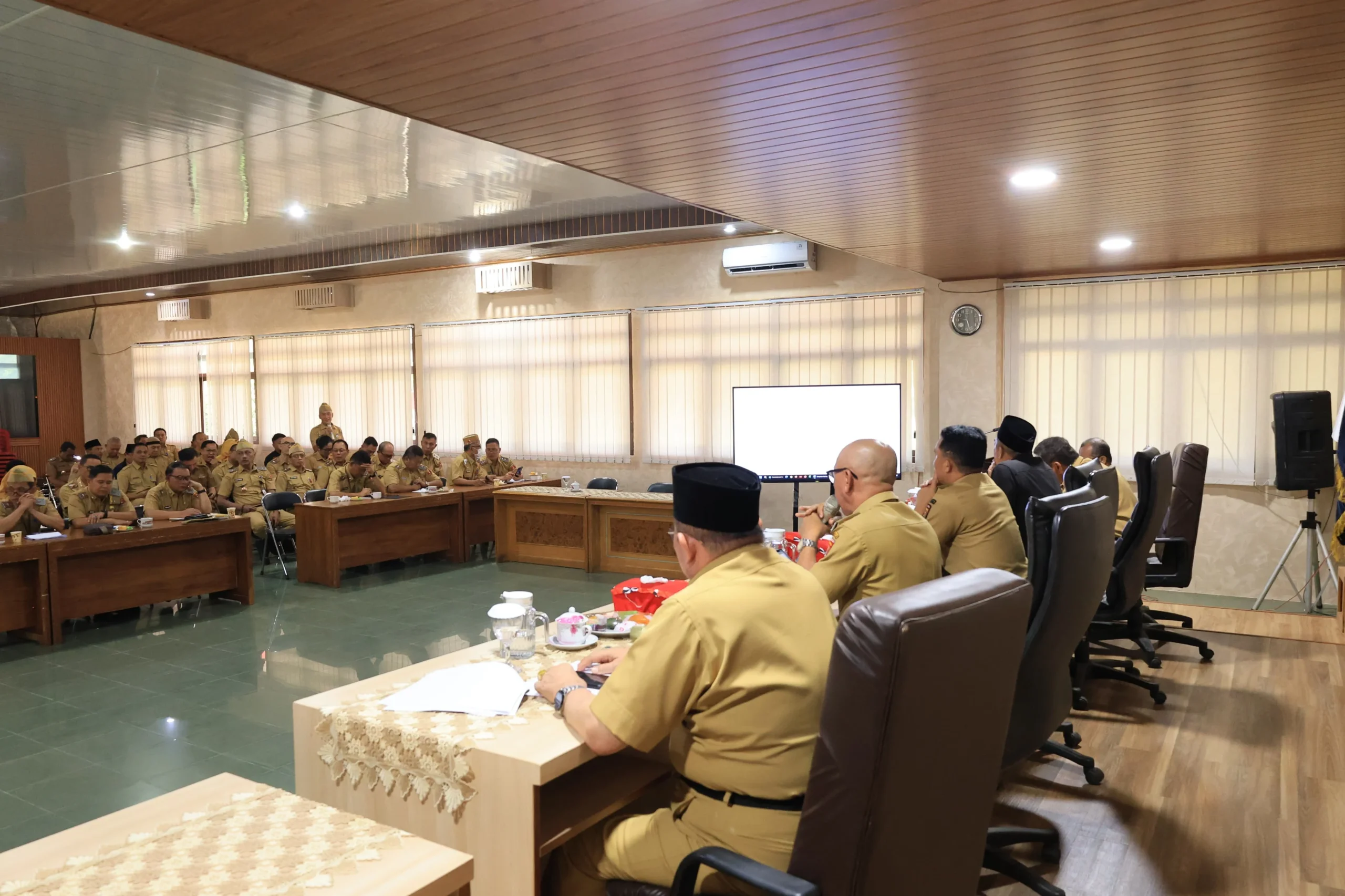 Bupati Parosil Pimpin Rapat Pemantapan, HUT ke-35 Lampung Barat, Harus Libatkan Masyarakat dan Punya Dampak Positif.
