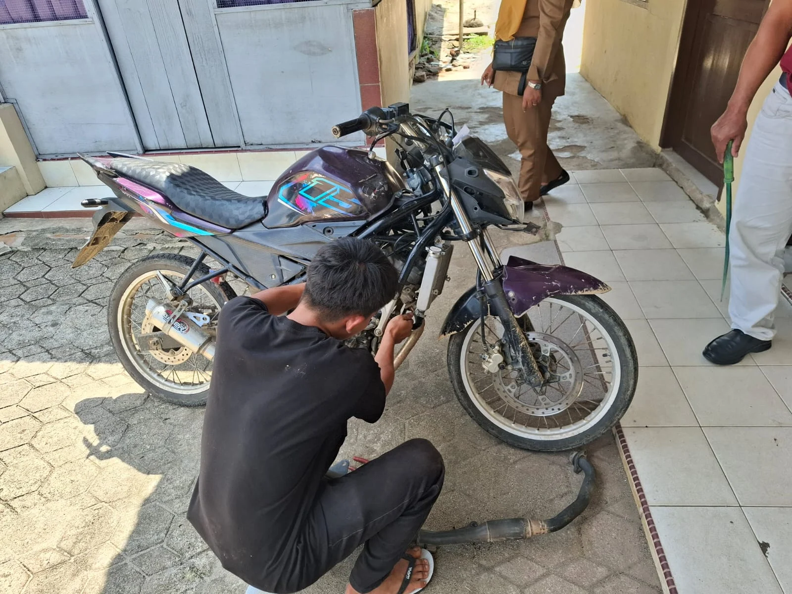 Polsek Bandar Pasir Mandoge Bina Pengendara Knalpot Brong, Wajib Kembali Gunakan Knalpot Standar