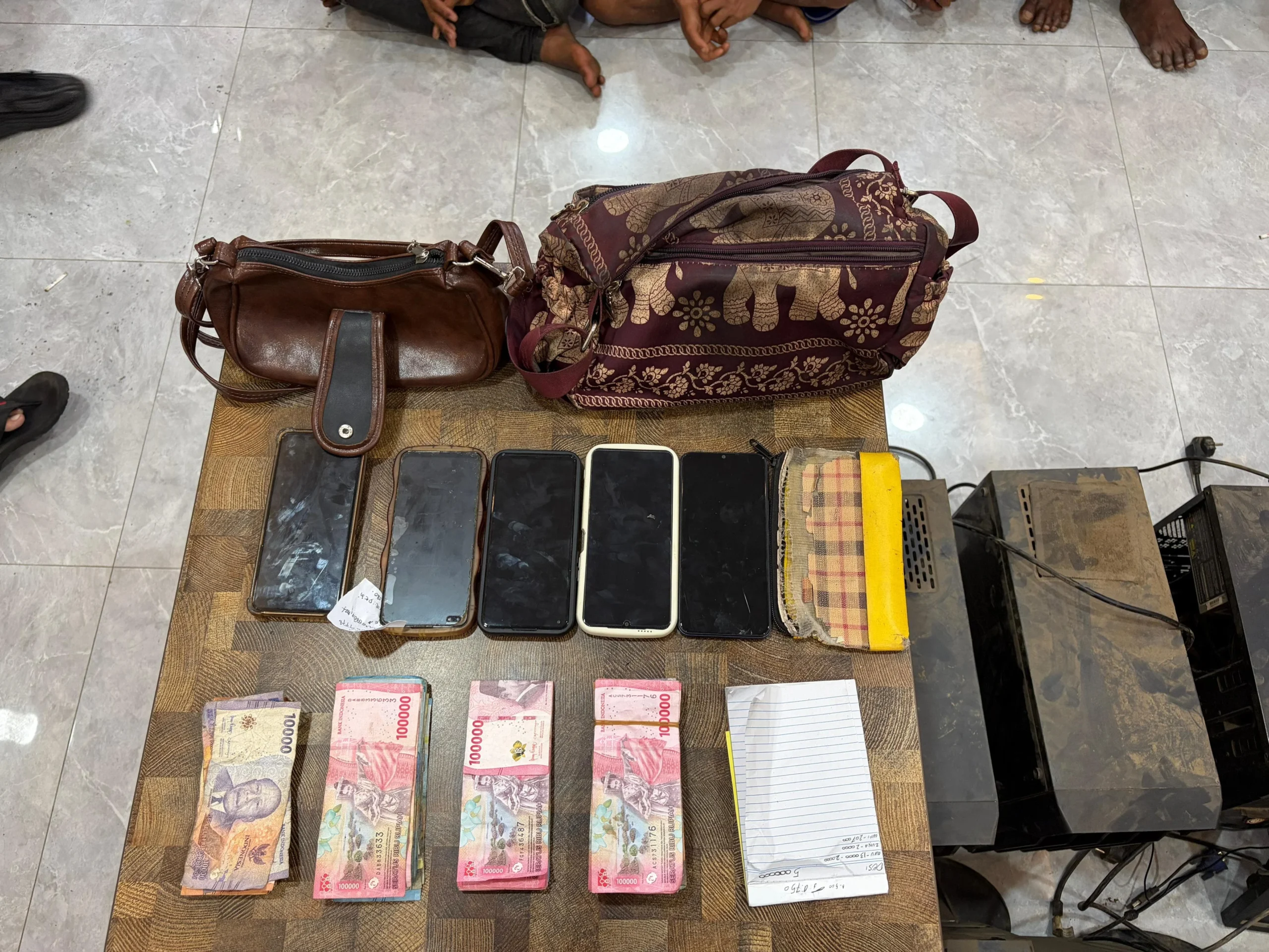 Jatanras Polres Asahan Ungkap Praktik Judi Online di Bagan Asahan, 8 Orang Diamankan