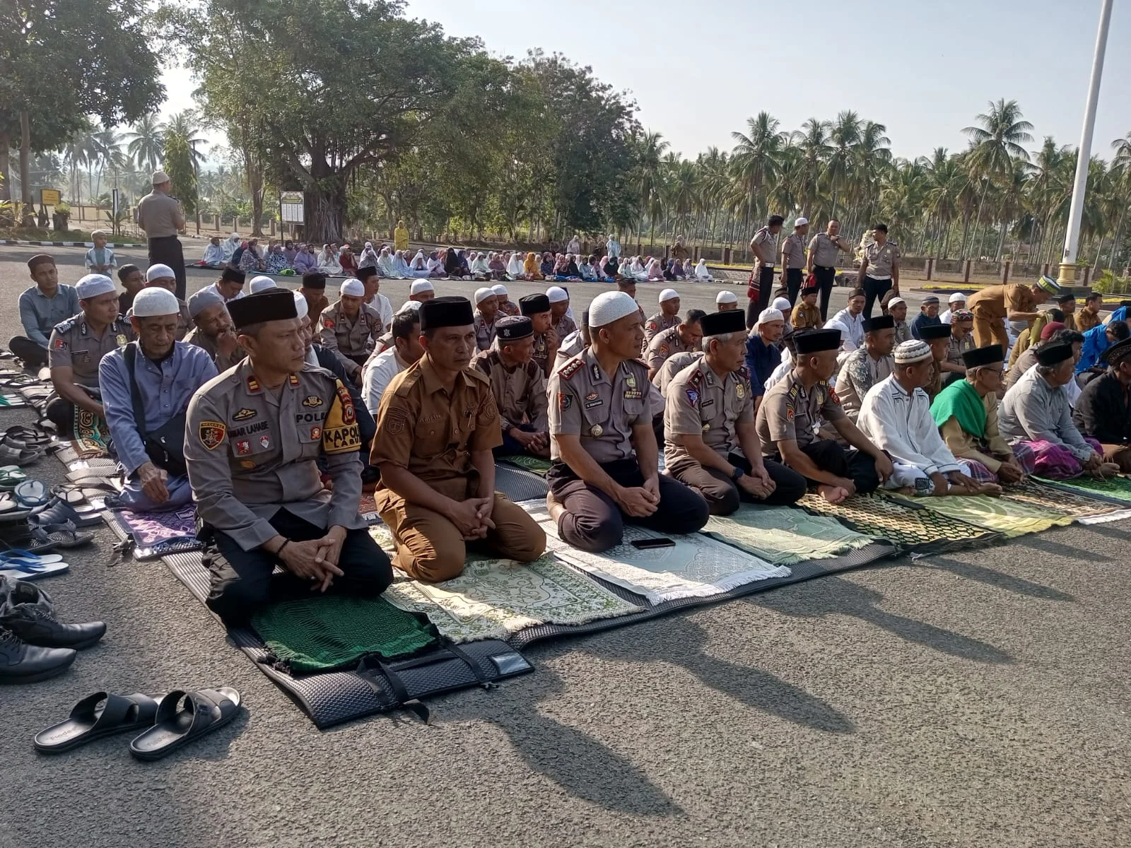 Kepala SPN Polda Sulteng Kombes Pol Seminar Sebayang, S.I.K, Pimpin Sholat Istisqo, Bersama Pemerintah Kecamatan, Depan Mako SPN Polda Sulteng, Desa Labuan Panimba, Berjalan Khidmat