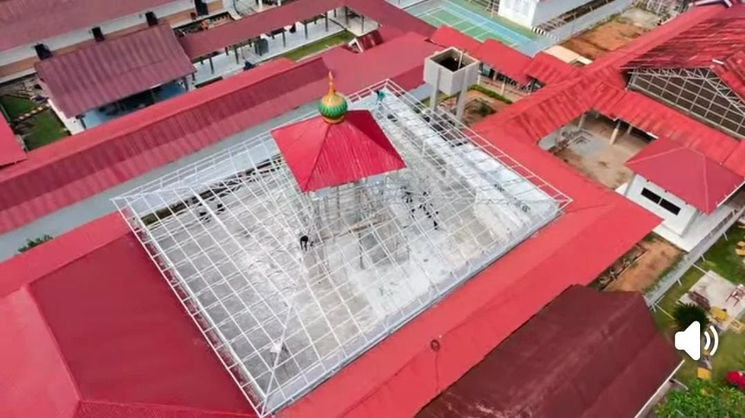 Masjid Al-Maghfirah Lapas Solok Terus Berproses, Pembangunan Kini Masuk Tahap Pemasangan Baja Ringan