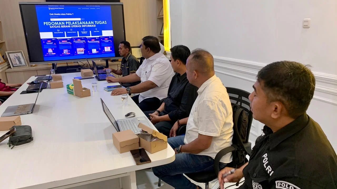 *Tangkal Hoaks, Polda Sulteng Dukung Diskominfosantik Perkuat Literasi Informasi di Ruang Digital*