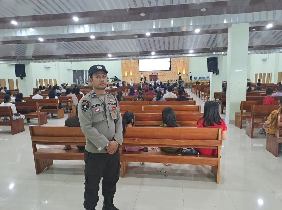 Pastikan Ibadah Minggu Aman, Personel Polres Tebing Tinggi Laksanakan Pengamanan Gereja