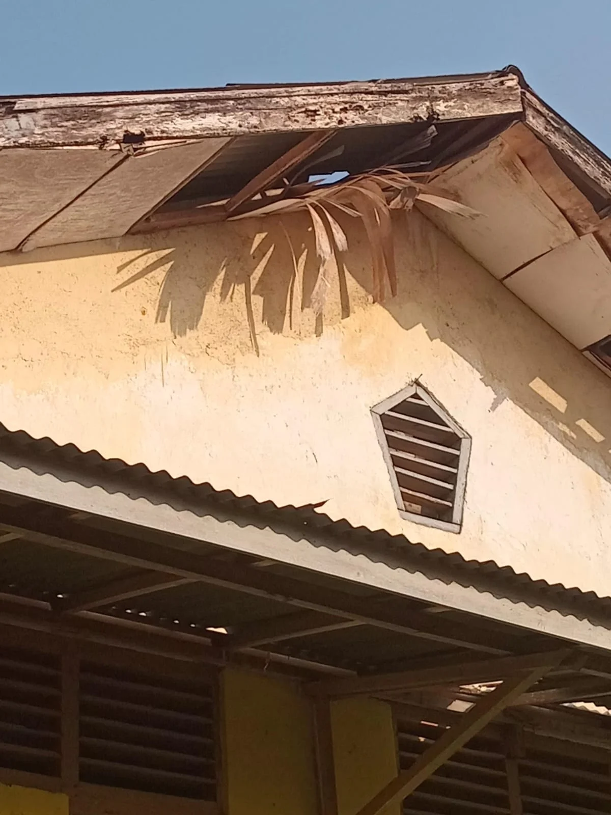 SDN 2 Sidokayo Abung Tinggi Rusak Parah, Plafon Berlubang Minta Perhatian Pemerintah
