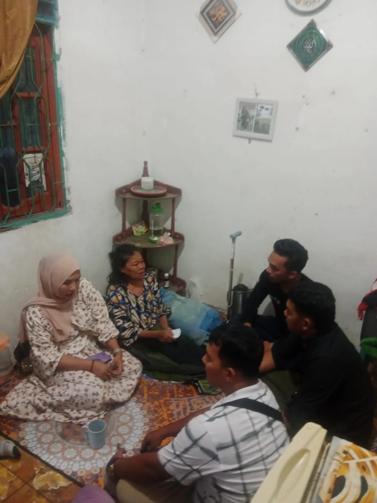Tim MSN Polres Labuhanbatu Kunjungi Nek Siti Khadijah, Serahkan Tali Asih dari Donasi. 