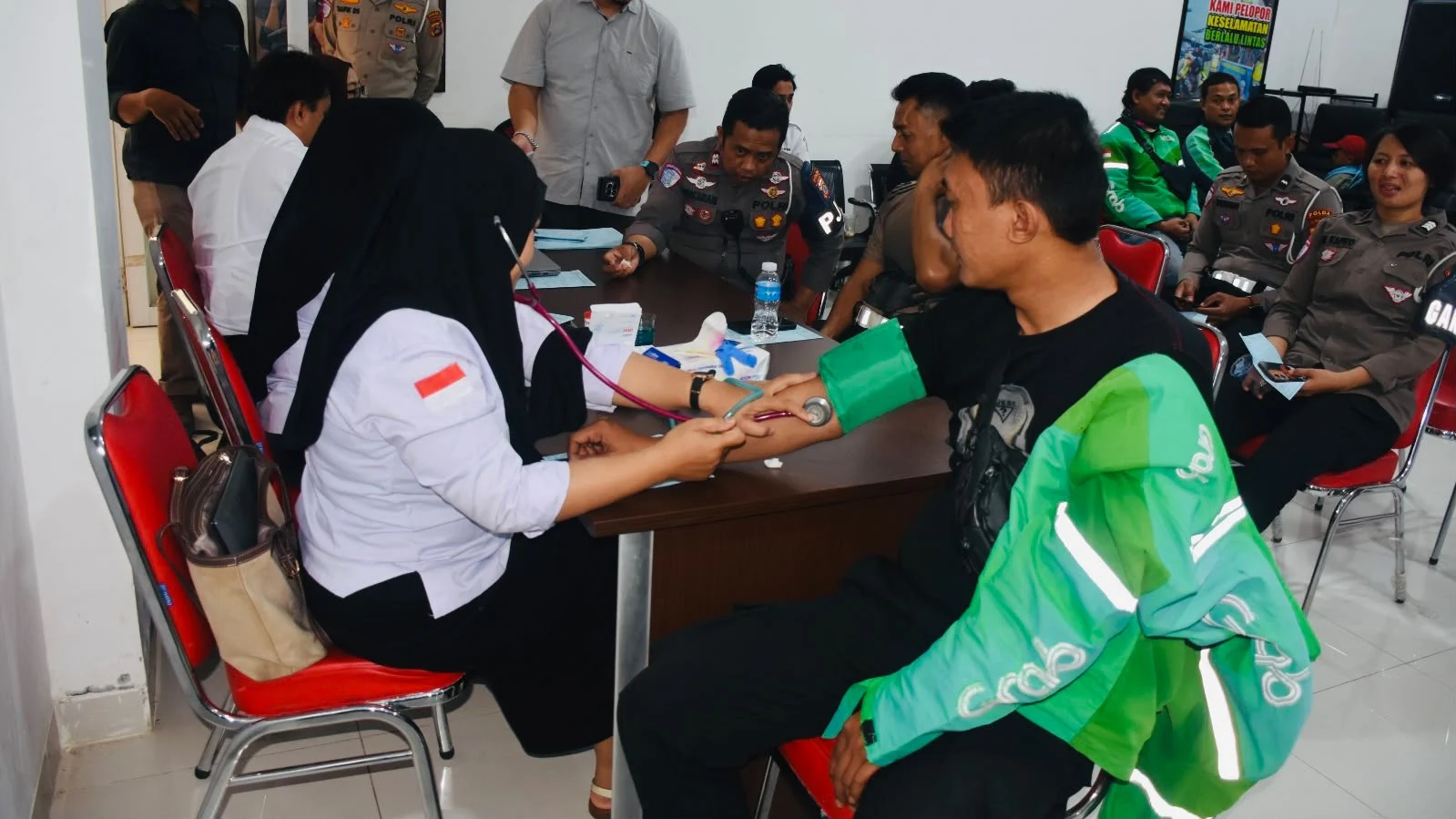 *Jelang Hari Lalu Lintas ke-71, Ditlantas Polda Sulteng Libatkan Ojol Ikut Berpartisipasi Donor Darah*