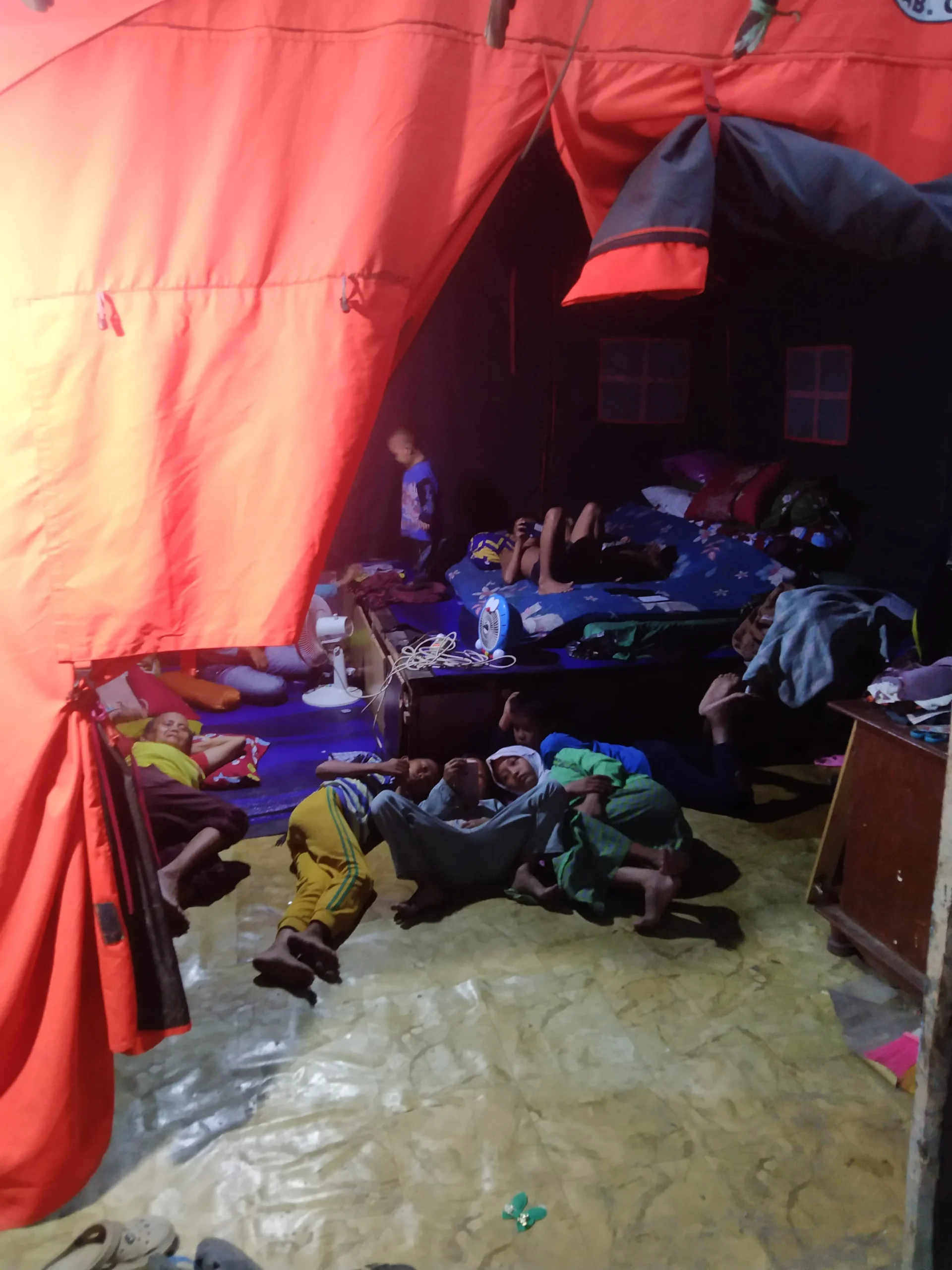 Salah Satu Rumah Warga Askin Yang Ambruk Roboh Di Kabupaten Kayu Agung Oki Saat Ini Belum Ada Sorotan Respons Bantuan Dari Pemerintahan Oki,