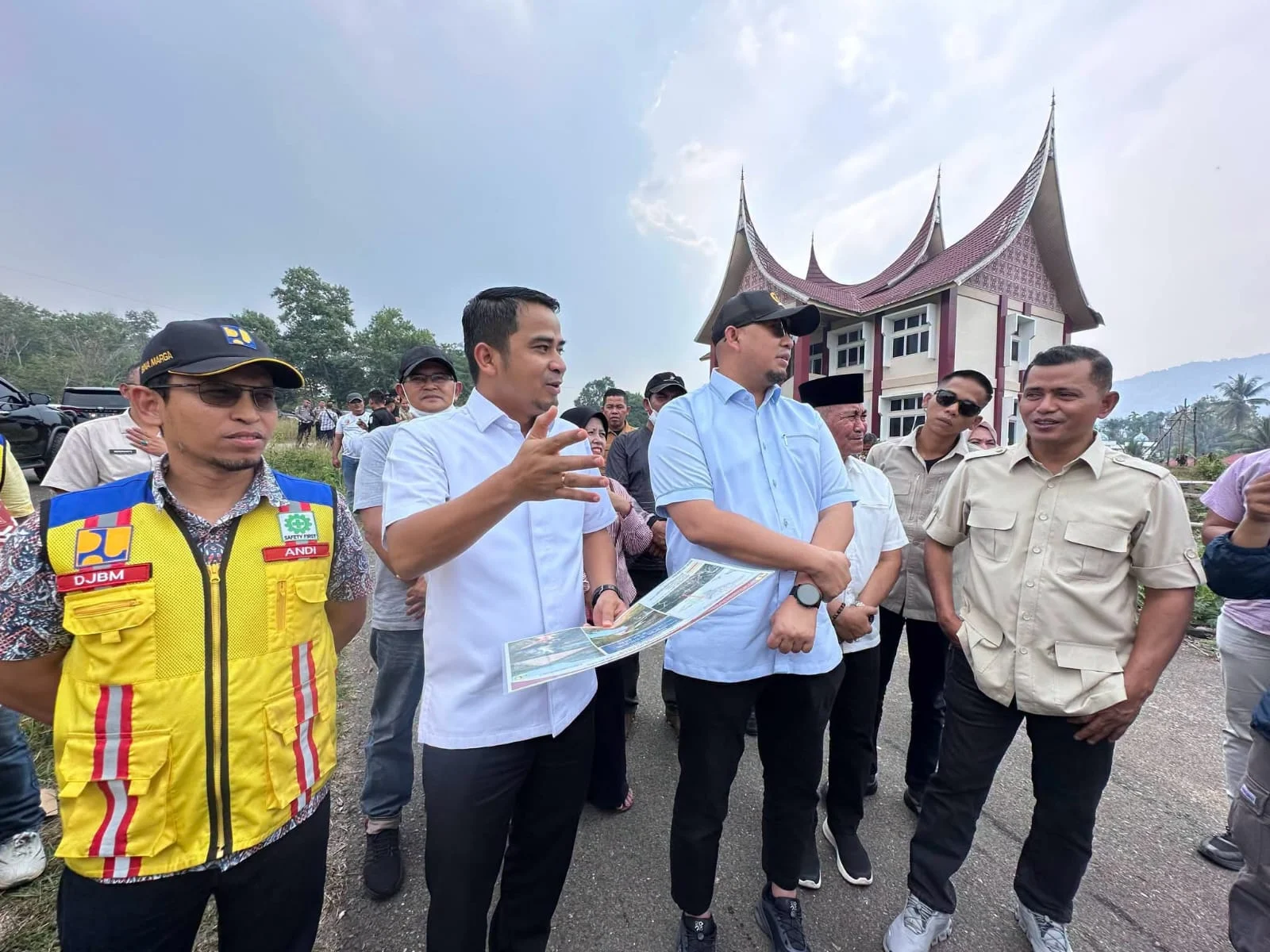 Wali Kota Solok Bersama Andre Rosiade Tinjau Rencana Lanjutan Pembangunan Jalan Lingkar Utara