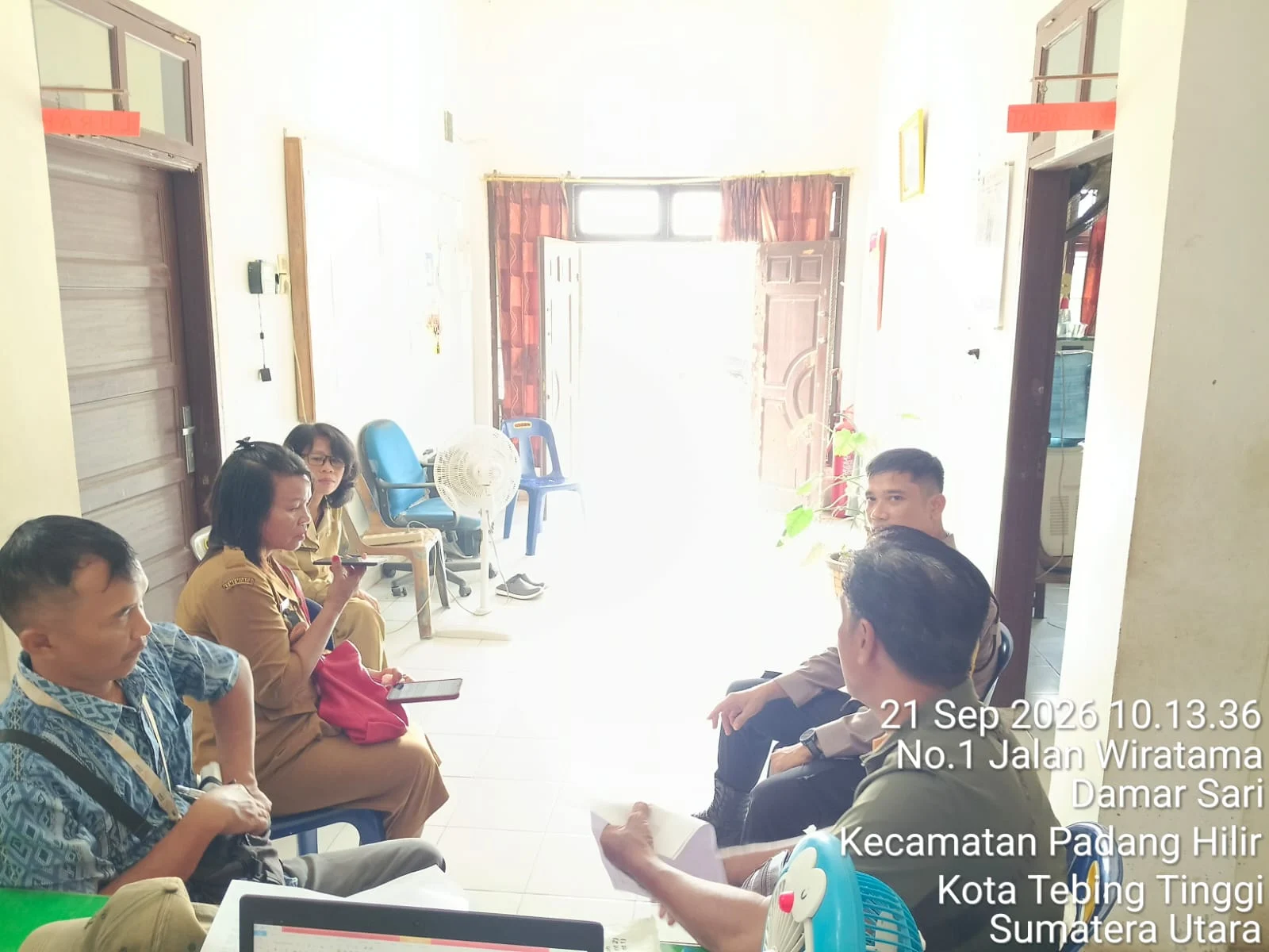 Pererat Silaturahmi, Polsek Padang Hilir Berkunjung ke Kelurahan Damar Sari