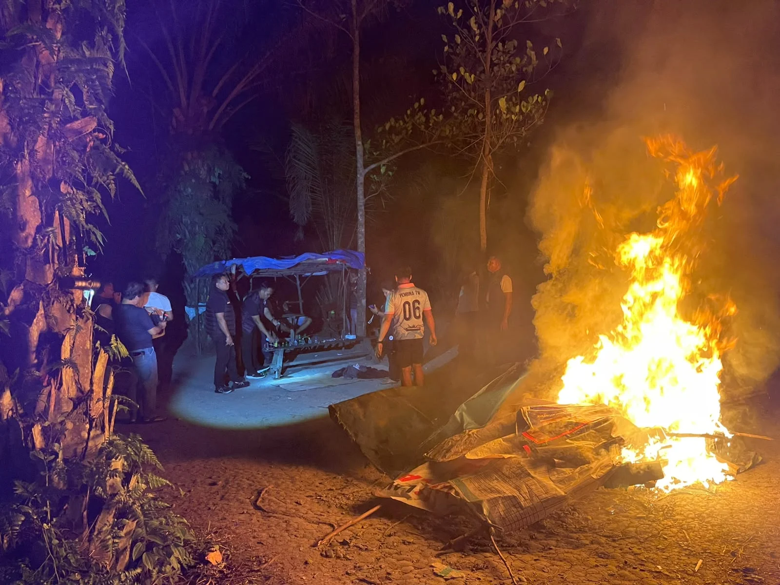 Gubuk Lidi Lidi Dibakar Pelaku Ditangkap Dan Sabu DiamankanTim Gabungan Satres Narkoba Polres Labuhanbatu, Kodim 0209/LB Dan BNN Labura.