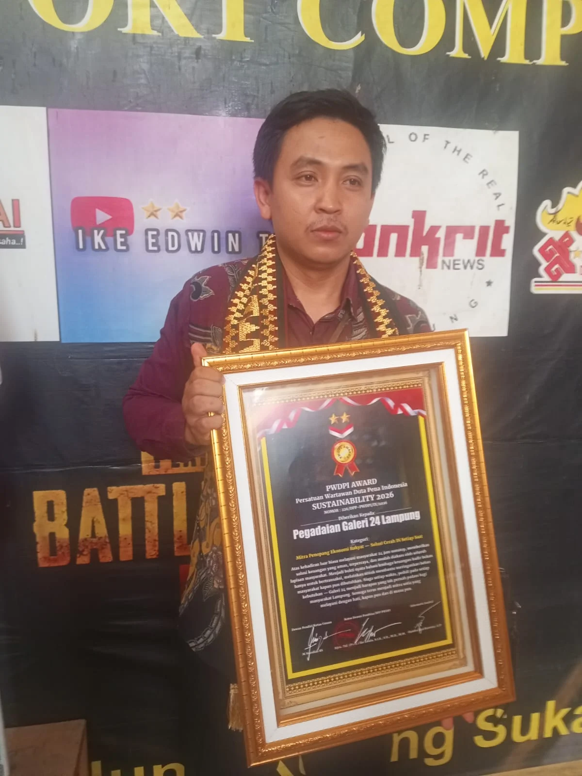 Peringati HUT ke-4 PWDPI, Pegadaian Galeri 24 Lampung Raih Penghargaan PWDPI Awards di Lamban Gedung Kuning.
Bandar Lampung.