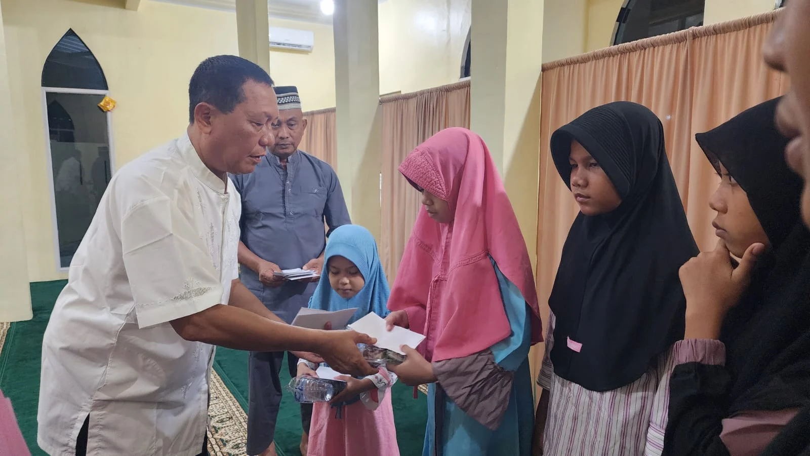 Kapolres Batu Bara Gelar Pengajian dan Santuni 20 Anak Yatim
