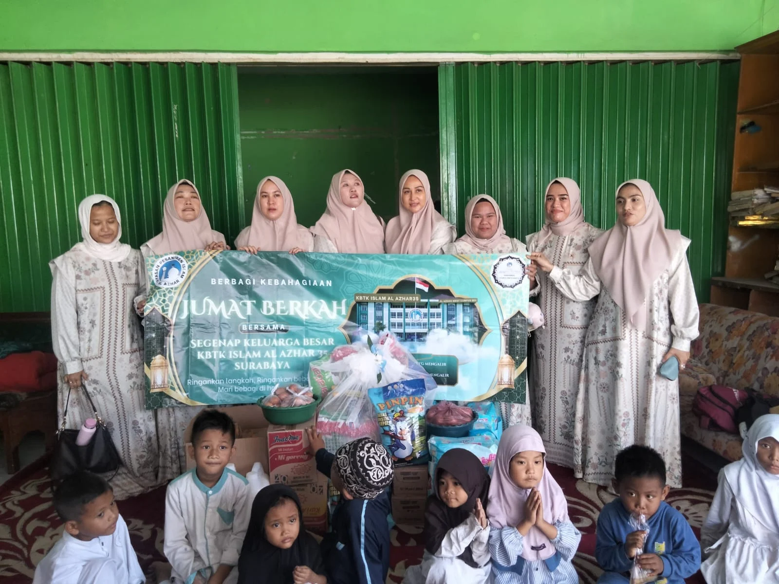 Juma'at berkah bersama segenap keluarga besar kbtk Islam Al Azhar 35 surabaya Jawa timur.