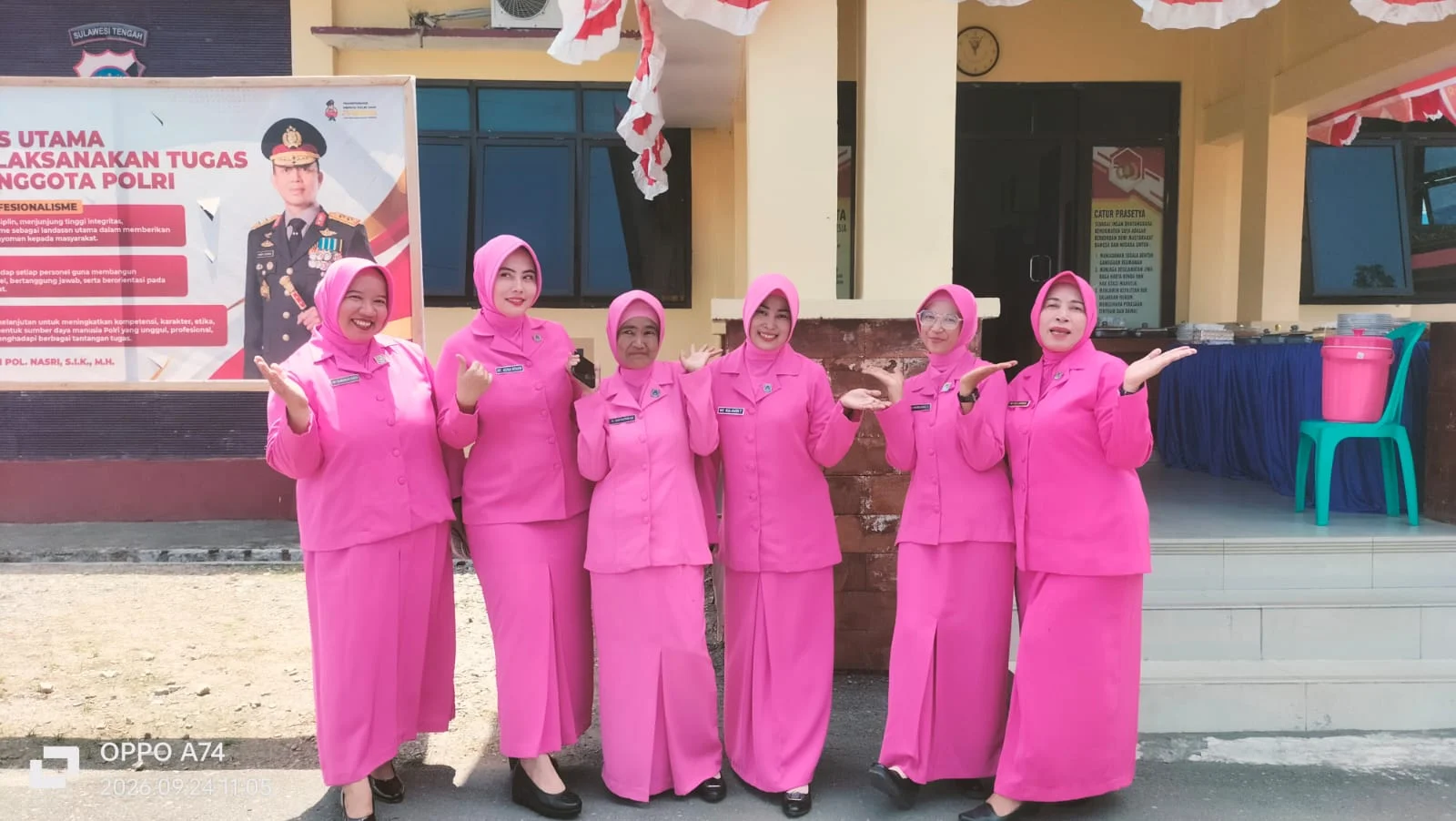 Kapolres Donggala, Ketua Bhayangkari Dan Rombongan Kunker Di Polsek Sirenja, Dan Beri Bansos Tali Asih kepada Purnawan Polri, Oleh Ketua Bhayangkari