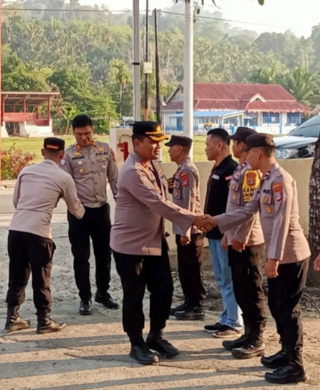 Kunker Kapolres Donggala Dan  Rombongan, Ke Polsek Damsol Sekaligus  Bagikan Bansos  Tali Asih  Kepada Purna Oleh Ketua Bhayangkari Cabang Donggala 