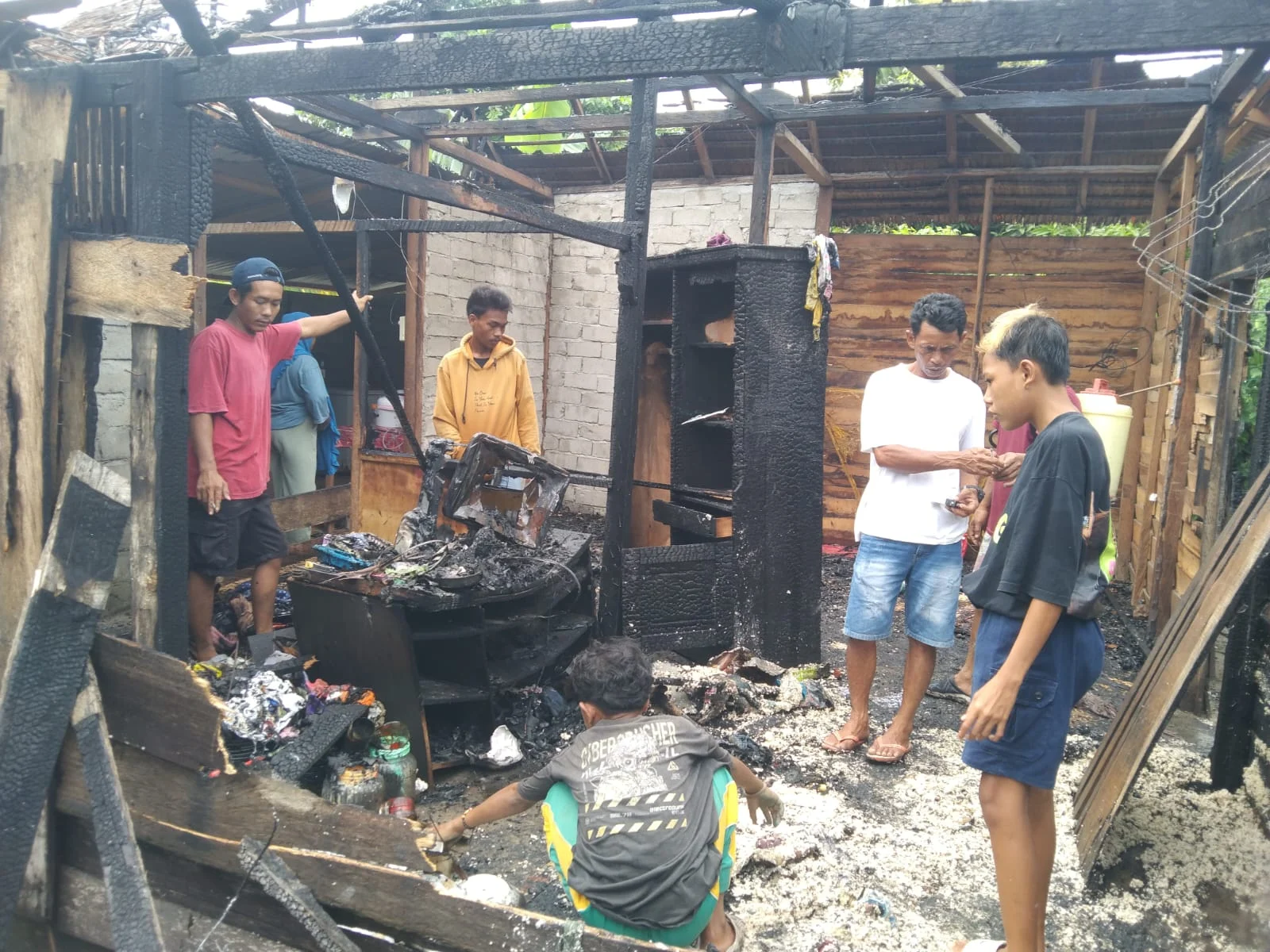 Rumah Warga di Tomoli Utara Terbakar, Polisi Bergerak Cepat Pastikan Tidak Ada Korban Jiwa