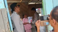 Polsek Medang Deras Salurkan Tali Asih kepada Warga Terdampak Angin Kencang