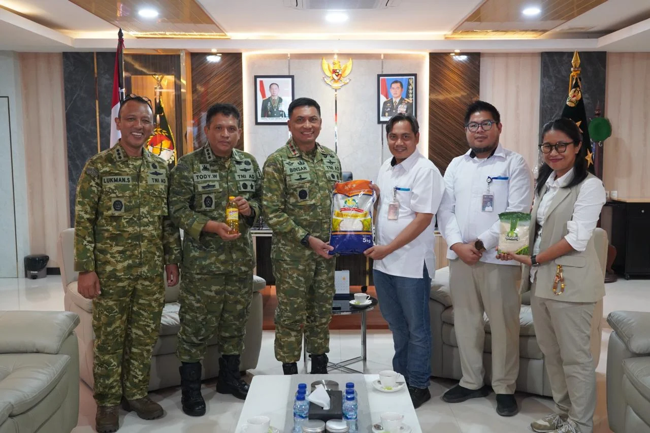 Pangdam XXIII/Palaka Wira Terima Audiensi Pimpinan Wilayah Perum Bulog Sulteng

