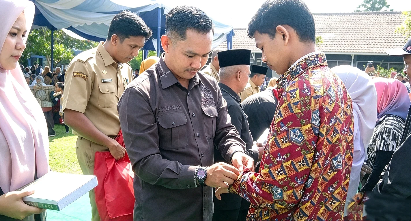 Yogi Mandala Putra Apresiasi Program Seragam Gratis: Lampung Barat Berkembang Selangkah Demi Selangkah.