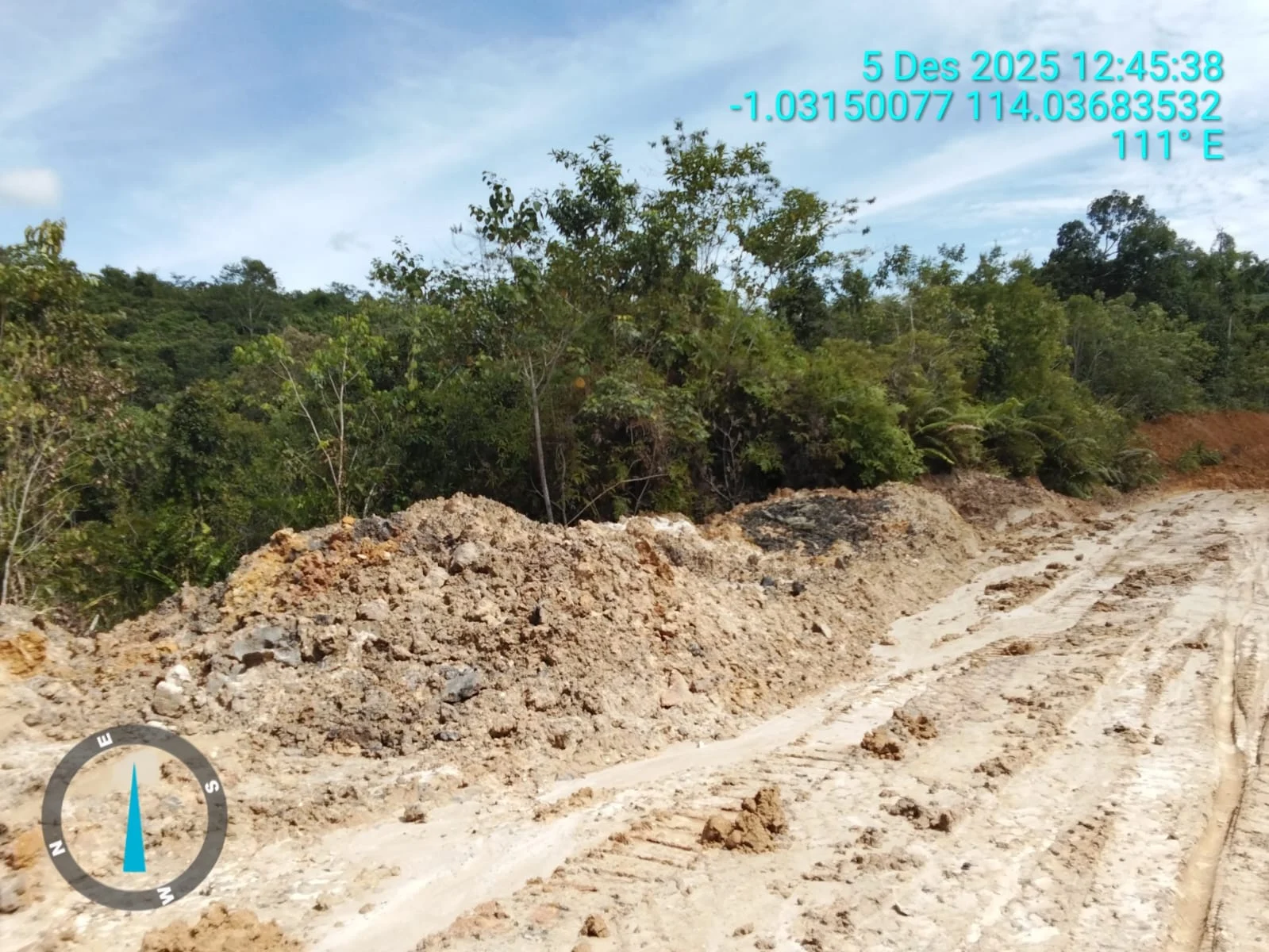 Proyek Jalan Jangkang–Supang Rp7,2 Miliar Dilaporkan ke Kapolda Kalteng, Kondisi Jalan Sudah Berlubang dan Drainase Dipertanyakan