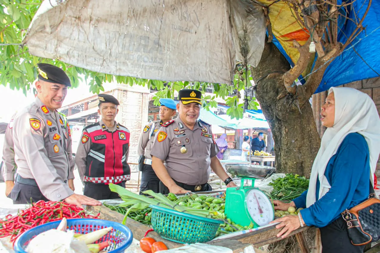 Wakapolres Tebing Tinggi Sambangi Pedagang Pasar Sakti dan Sosialisasikan Call Center 110