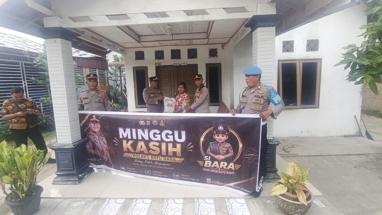 Polres Batu Bara dan Jajaran Polsek Gelar Minggu Kasih, Salurkan Bantuan Sembako kepada Masyarakat