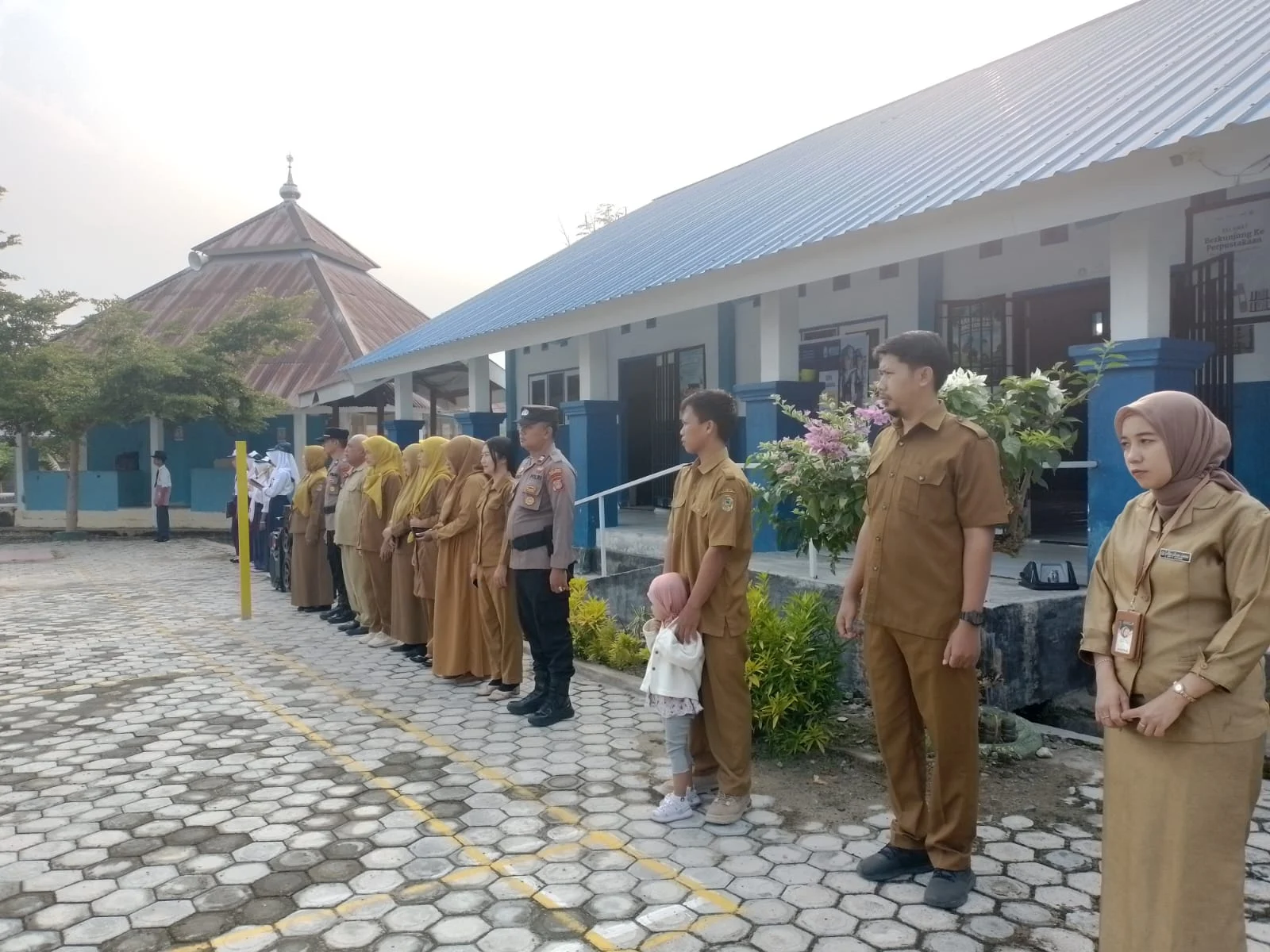 Cegah Kenakalan Remaja, Kapolsek Ampibabo Tanamkan Kesadaran Hukum kepada 300 Pelajar SMPN 2 Ampibabo