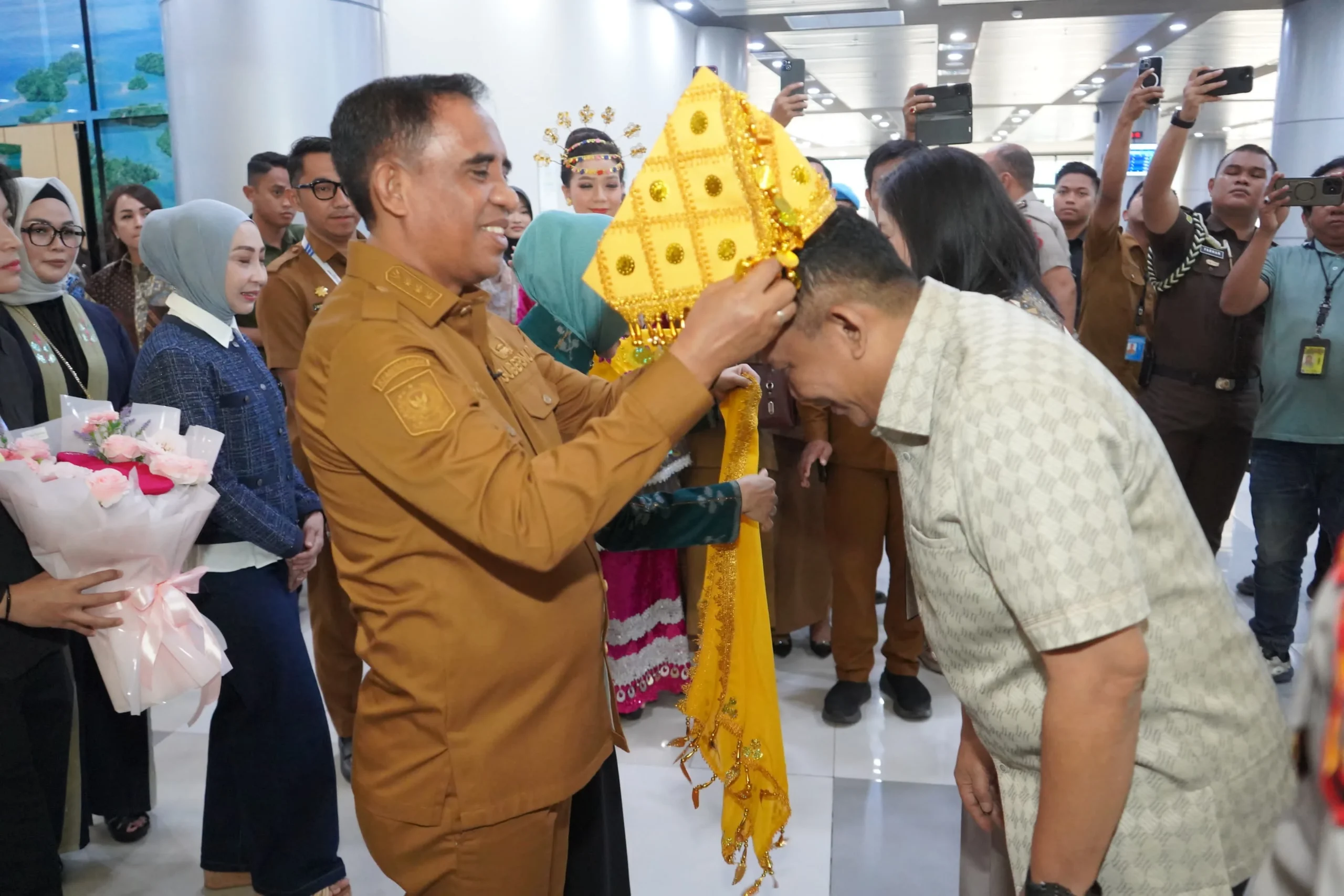 *Tiba di Palu, Irjen Pol Rizal Irawan Disambut Gubernur Sulteng dan Forkopimda*