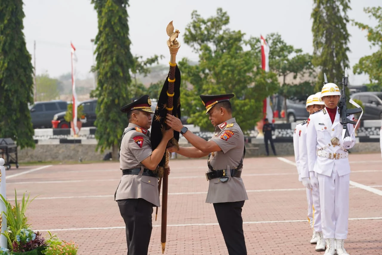 *Polda Sulteng Gelar Serah Terima Pataka Wira Dharma Brata, Irjen Pol Rizal Irawan Lanjutkan Estafet Kepemimpinan*
